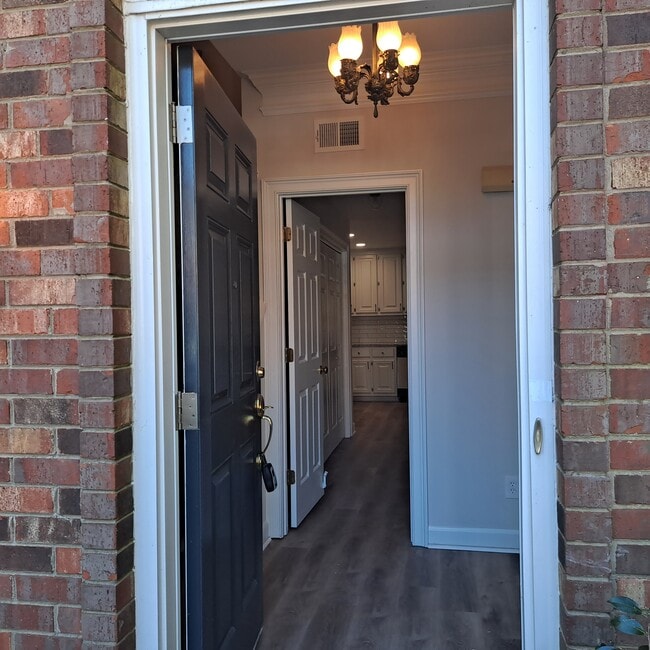 Photo - 7404 Saint Charles Sq