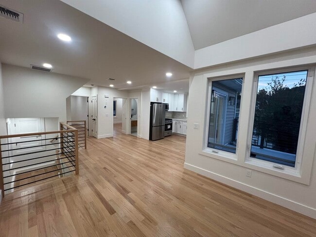 Photo - 210 Waldo Pl