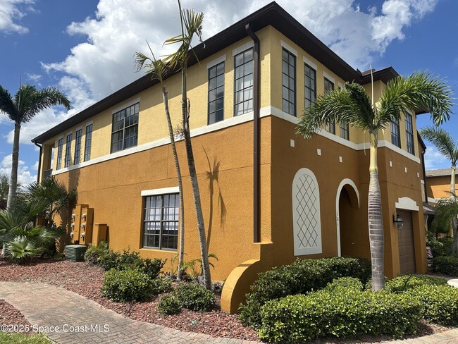 1310 Lara Cir