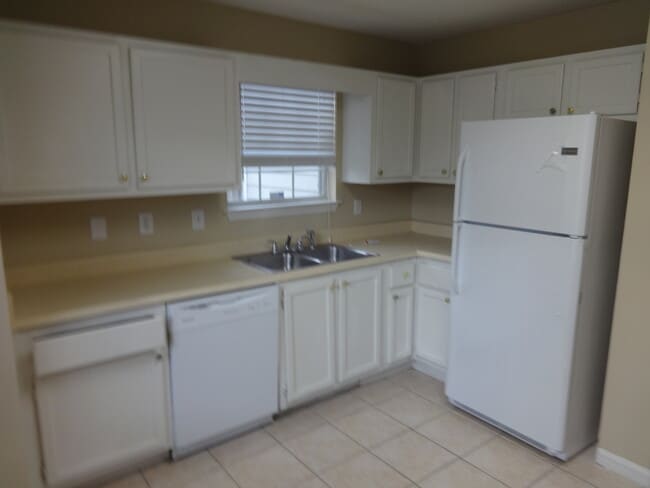Photo - 176 Summer Lake Dr SW