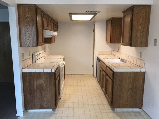 Building Photo - 49400 River Park Rd Unit 24