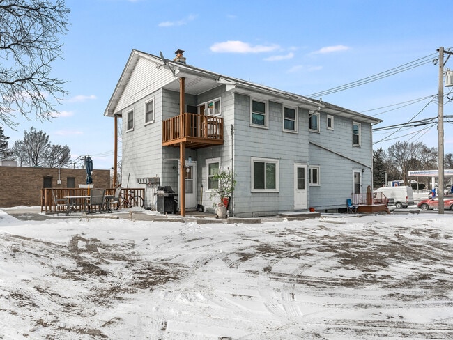 Building Photo - 3 E Main St Unit 5