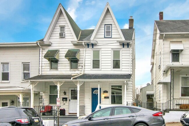 Building Photo - Coming Soon - Charming 3 Bedroom, 1.5 Bath... Rental