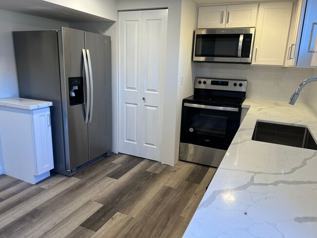 Photo - 2843 Harold Dr SE Unit B