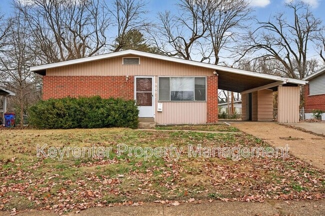 Building Photo - 900 Paddock Dr