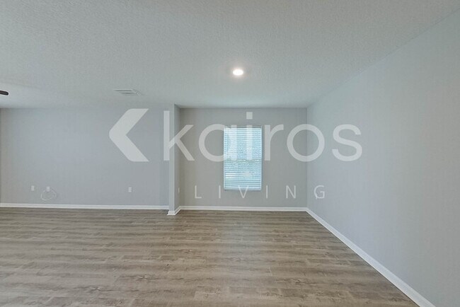 2331 W Ingrid Ln