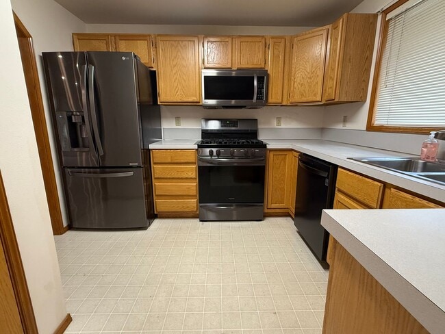 Photo - 3 bedroom 2 1/2 Bathrooms