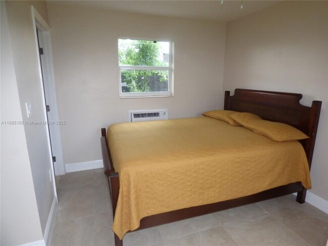 Photo - 19121 NE Miami Ct Unidad 2