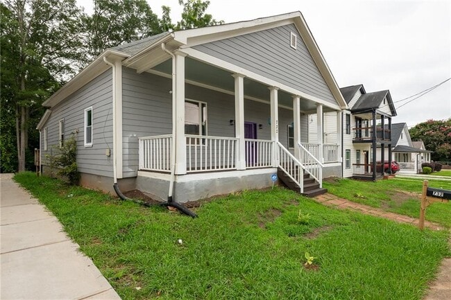 Photo - 732 Windsor St SW