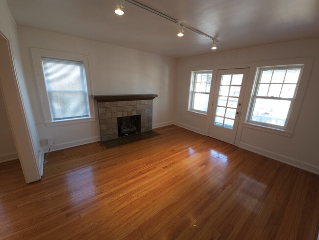 Living Room - 301 East 43rd Street Apartments Unit 3W