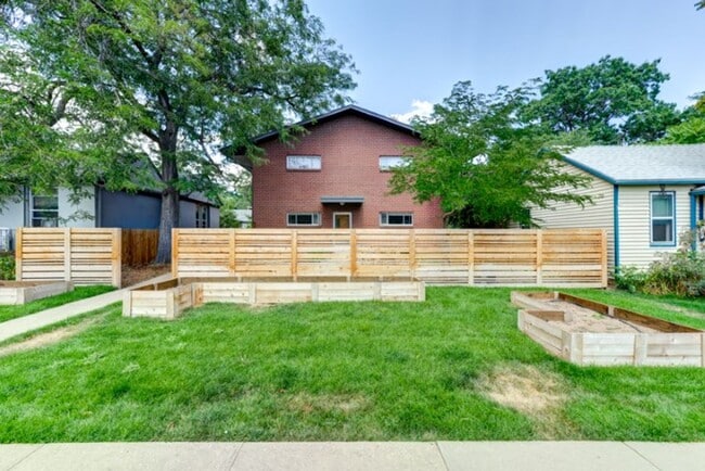 Building Photo - 1811 Walnut St Unit 1