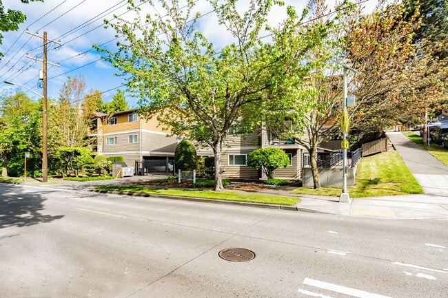 Photo - Chen Apartments