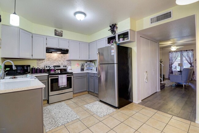 Photo - Updated 2 Bed/2.5 Bath Townhome in Great W...