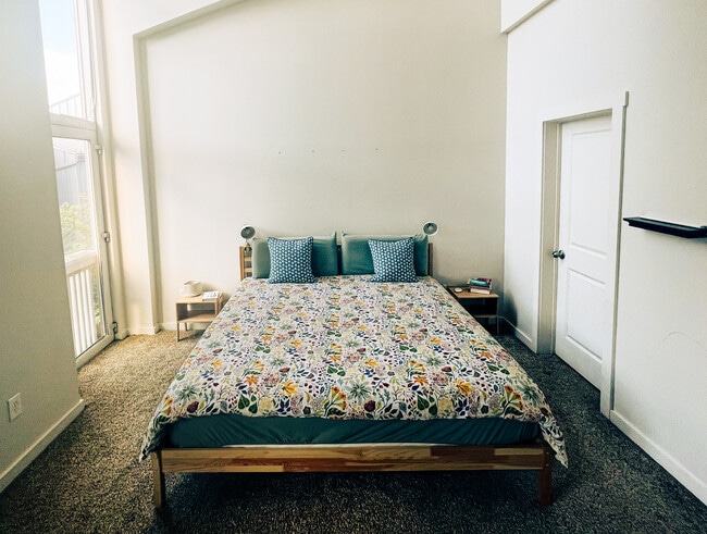 Building Photo - 995 S Wall St Rental