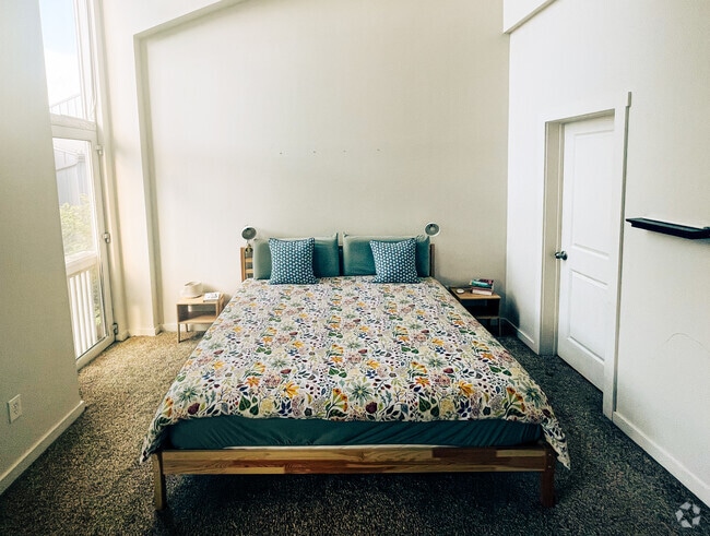 Building Photo - 995 S Wall St Rental