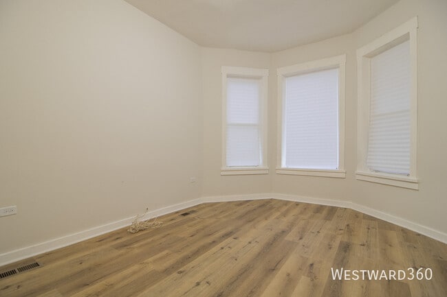 Building Photo - 1141 S Francisco Ave Unit F1