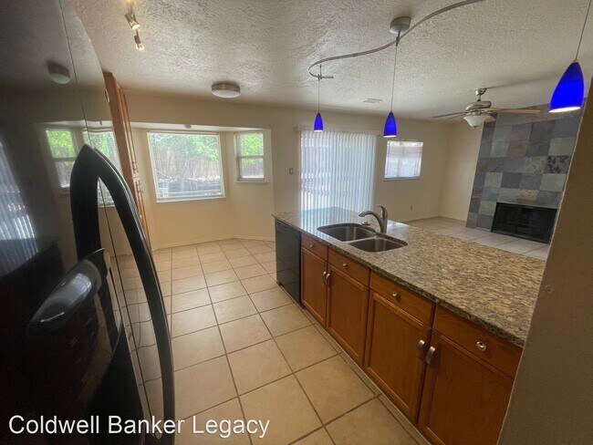 Photo - 3 br, 2 bath House - 2600 Hiawatha Dr NE