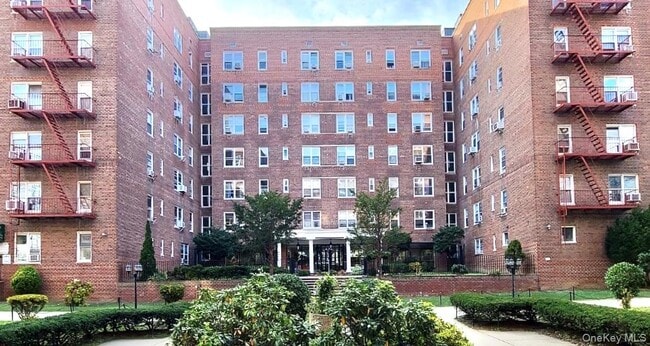 Building Photo - 105-25 64th Ave Unit 2G