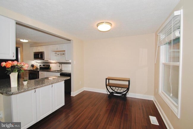 Photo - 637 Whittier Pkwy