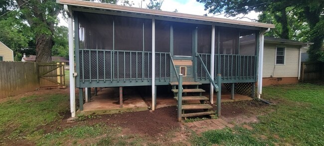 Photo - 3 Bedroom 2 Bathroom SW Huntsville