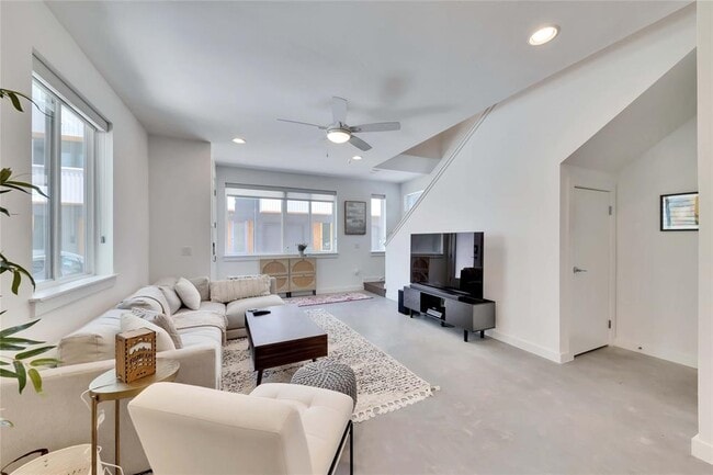 Photo - 814 N Bluff Dr