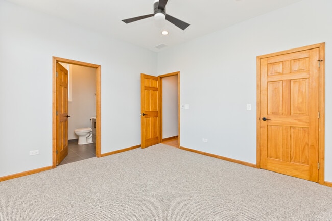 Photo - 2338 N Greenview Ave