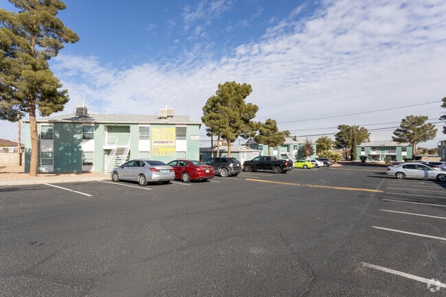 2BR 1BA - 665 SF