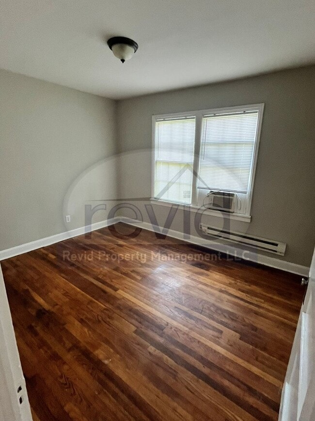 Building Photo - 2562 Quail Ave Unit 66