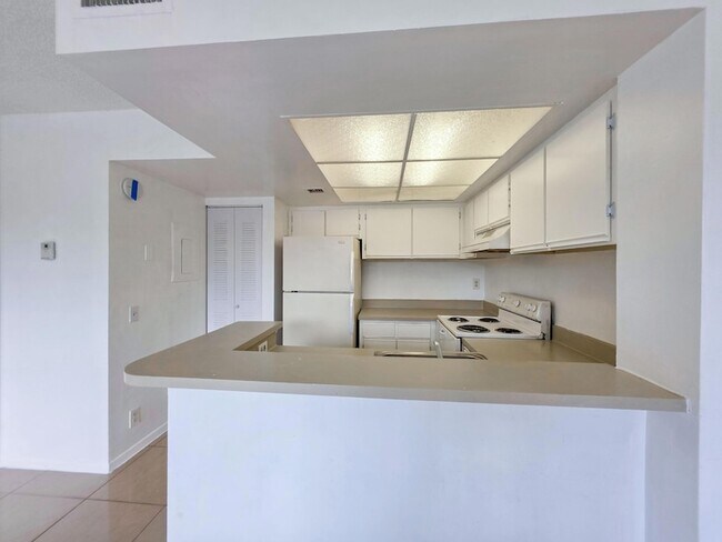 708 Executive Center Dr Unidad 12