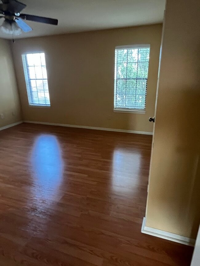 dormitorio de arriba #1 - 1178 Green Meadow St