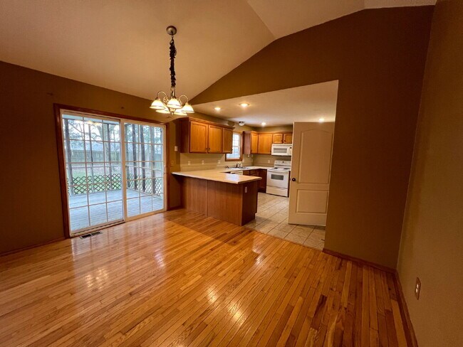 Photo - 3BR / 2BA  - with Fenced in backyard