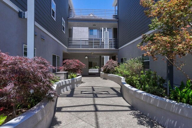 Photo - Large 2 Bed/2 Bath San Mateo condo near downtown with two parking spaces. YouTube Tour!!