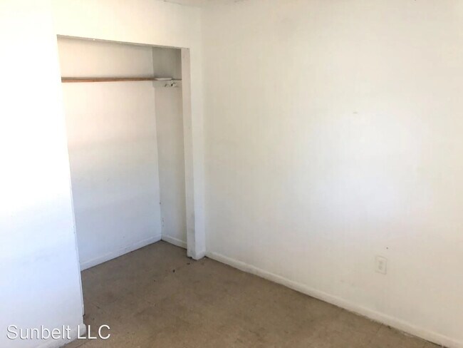 Photo - 205 Jackson St