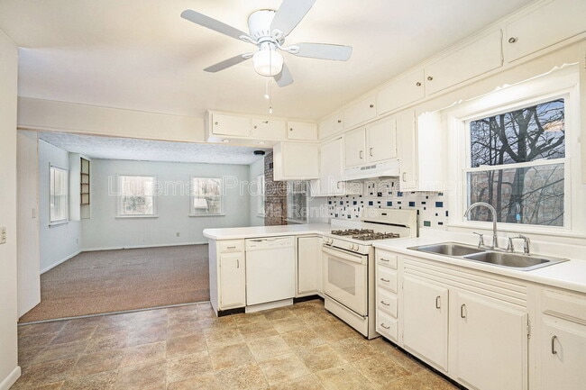 Photo - 2021 Academy St