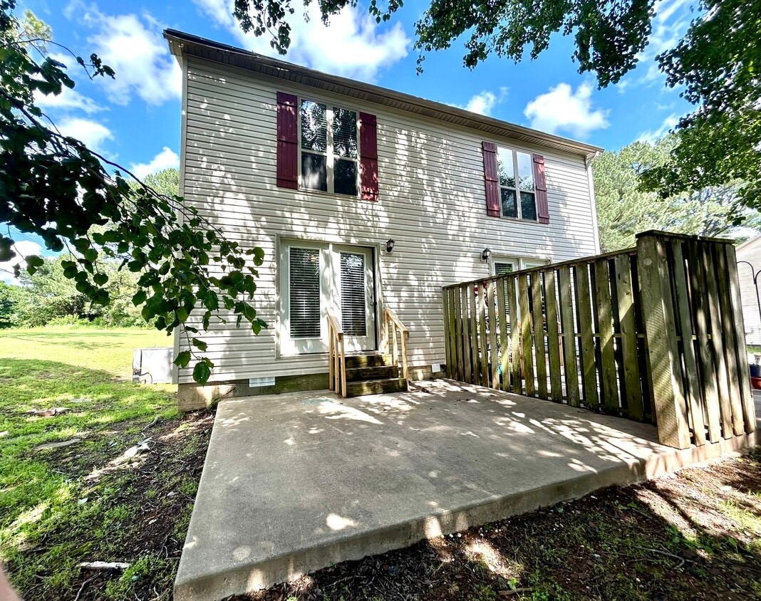 Charming 2 bedroom, 1.5 bath East Fayettev... - Charming 2 bedroom, 1.5 bath East Fayettev...