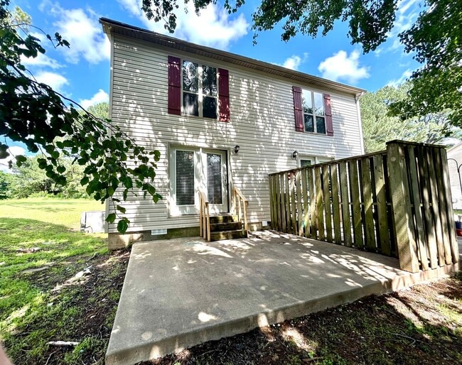 Charming 2 bedroom, 1.5 bath East Fayettev... - Charming 2 bedroom, 1.5 bath East Fayettev... House