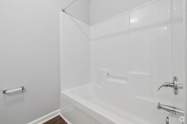 The Princeton 2BR, 2BA - 950SF - Second Bathroom