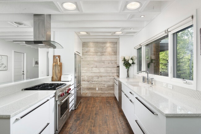 Photo - 122 Eastwood Rd