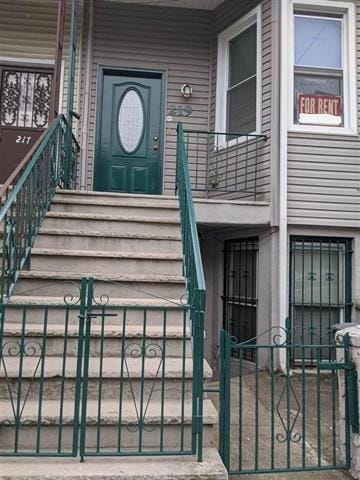 Building Photo - 219 Academy St Unit 2 Rental