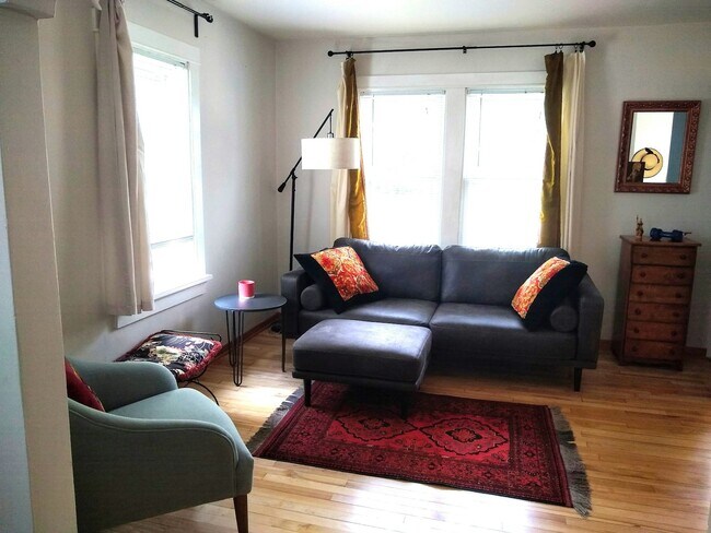 Photo - 2035 E Dayton St Unidad #1