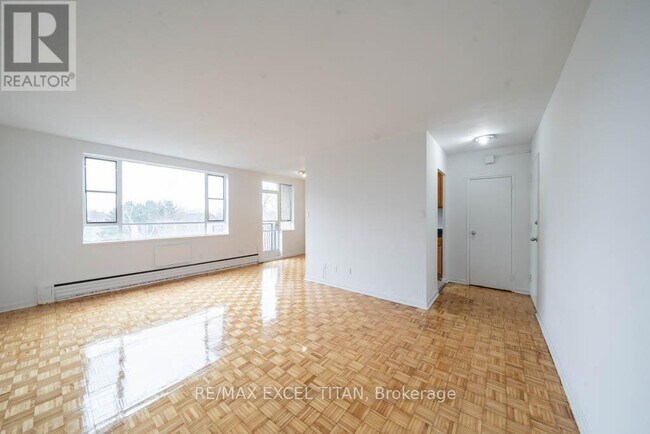 Photo - 2895 Bathurst St Unit 111
