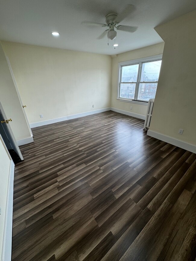 Photo - 7101 Radbourne Rd