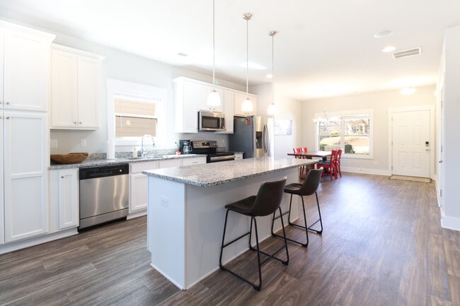 Photo - 421 Park W Blvd