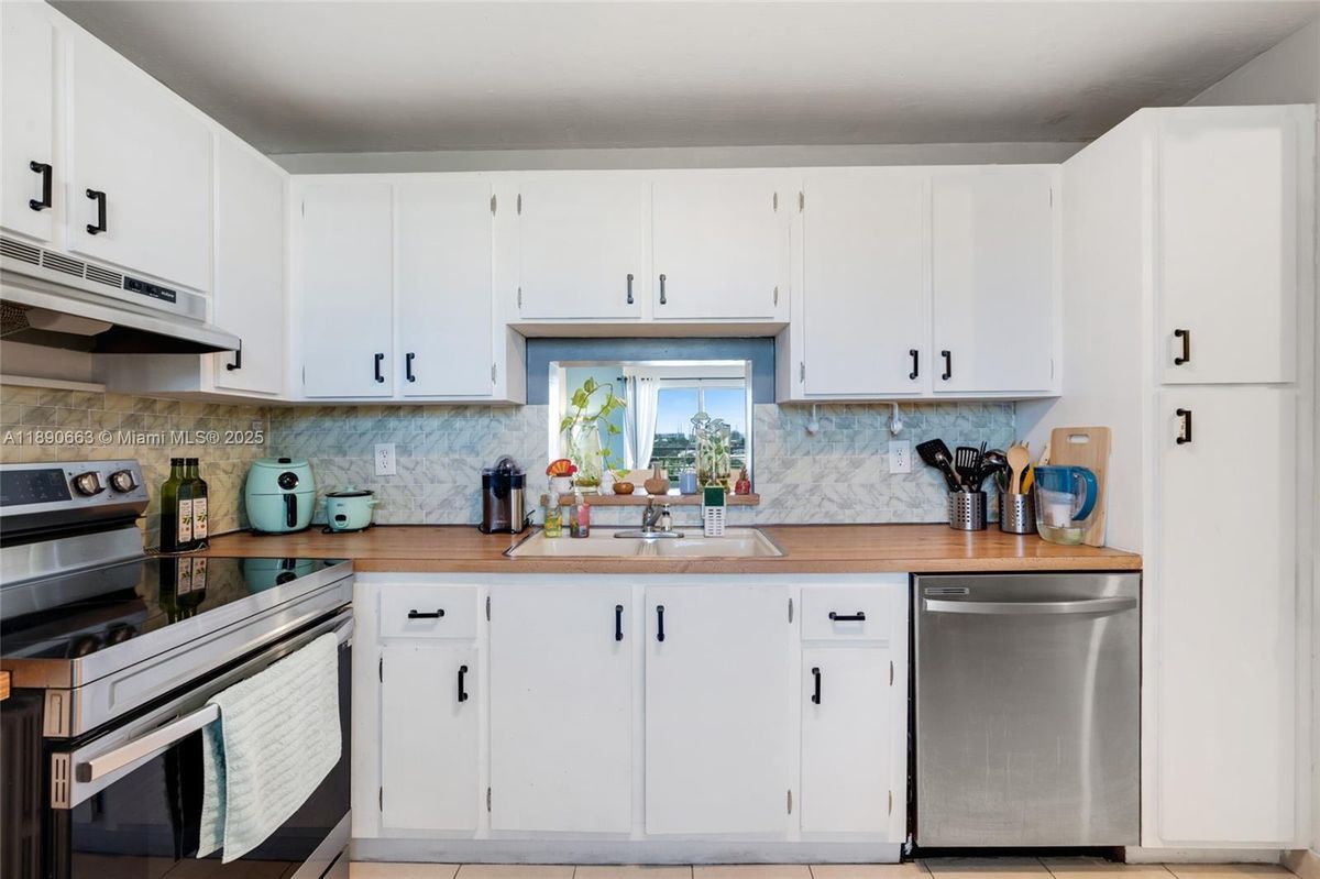 Photo - 321 SE 3rd St