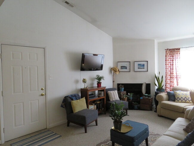Building Photo - 95 Driftwood Ct Unit 95 Rental