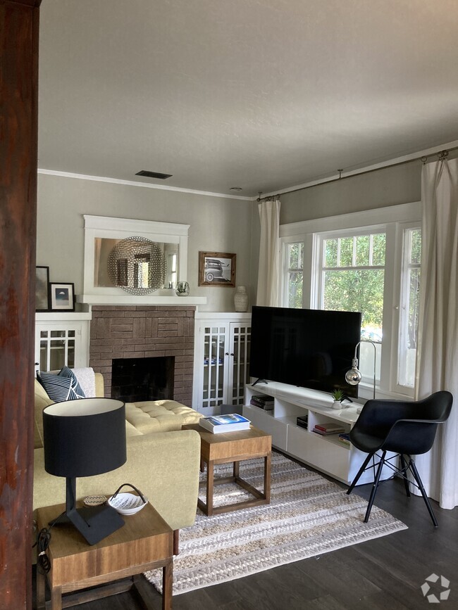 Living Room - 3720 Crestwood Pl Rental