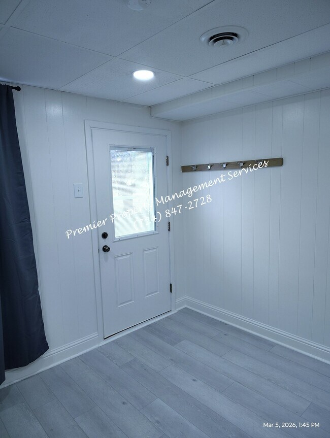 Photo - 906 Clyde St