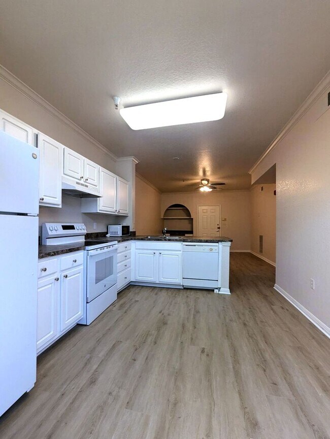 Photo - 1x1 New flooring, stove, washer/dryer. Includes Balconette facing a quiet tree lined street.