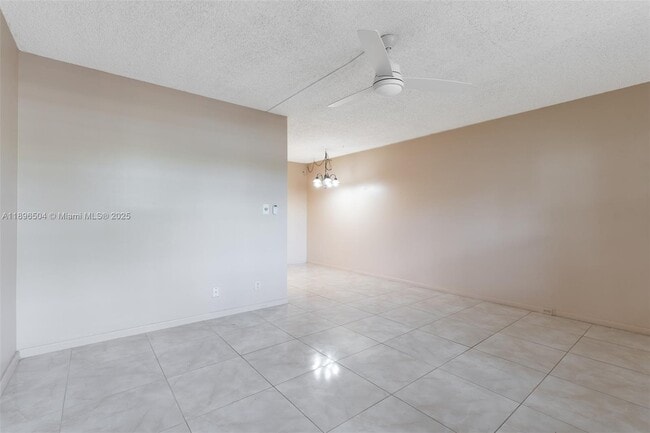Photo - 400 SW 134th Way Unidad 107F