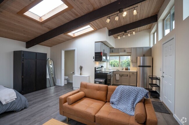 Building Photo - Fully Furnished Bungalow with Studio Livin... Rental